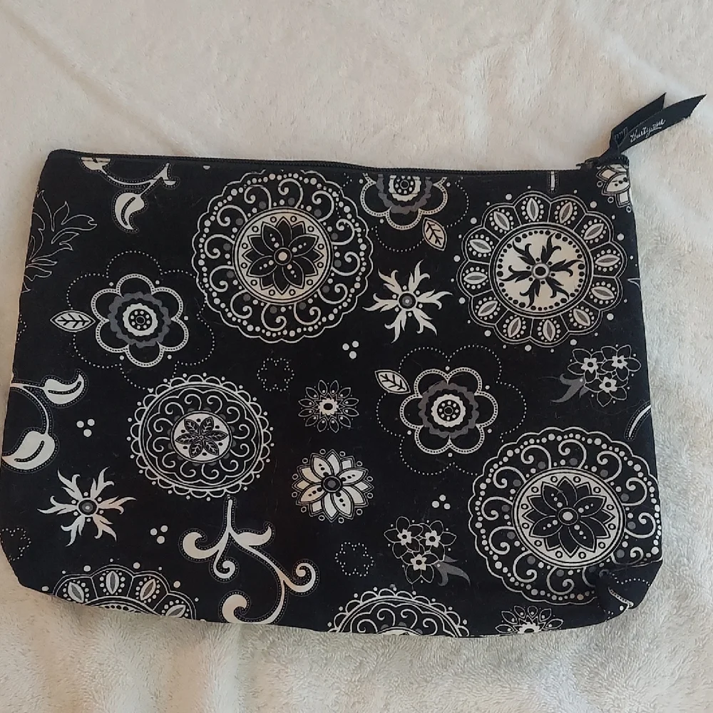Thirty-One Gifts Onyx Medallion Black & White Floral Zipper Pouch Bag